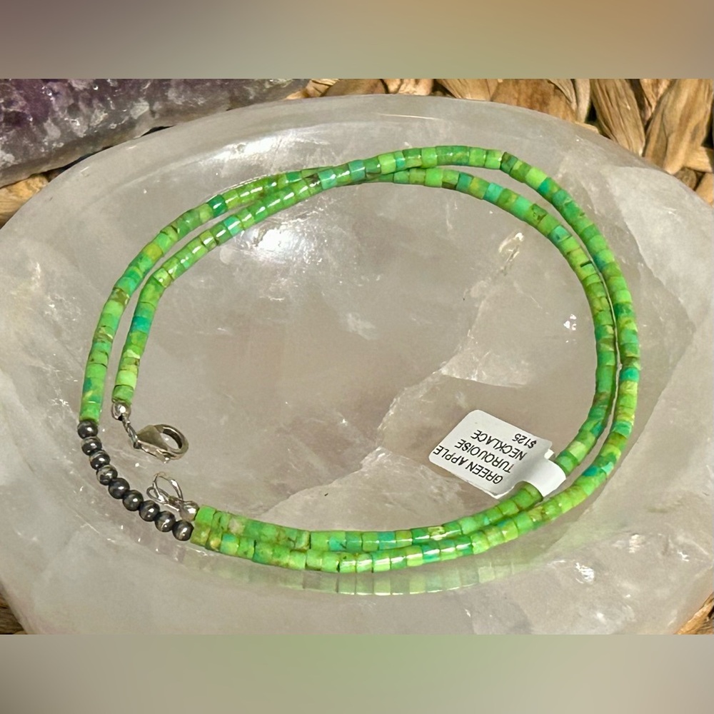 NWT Navajo Handmade Green Apple Turquoise Navajo Pearls Necklace - Picture 5 of 7